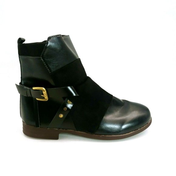 Womans Ankle Bootie Black Faux Leather SideZip - Picture 1 of 9